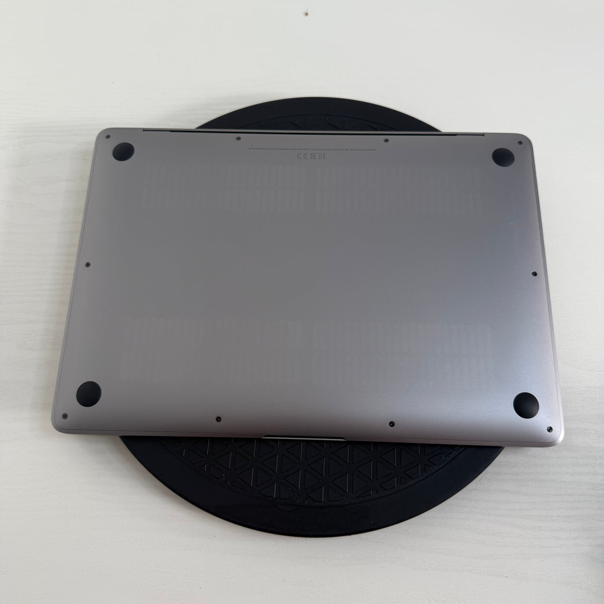 Apple MacBook Air 13-inch (2020) with 10th Gen Intel Core i5 processor, 8GB RAM, 512GB SSD in Space Grey Grade B refurbished laptop with Retina display and Phone check Certified quality