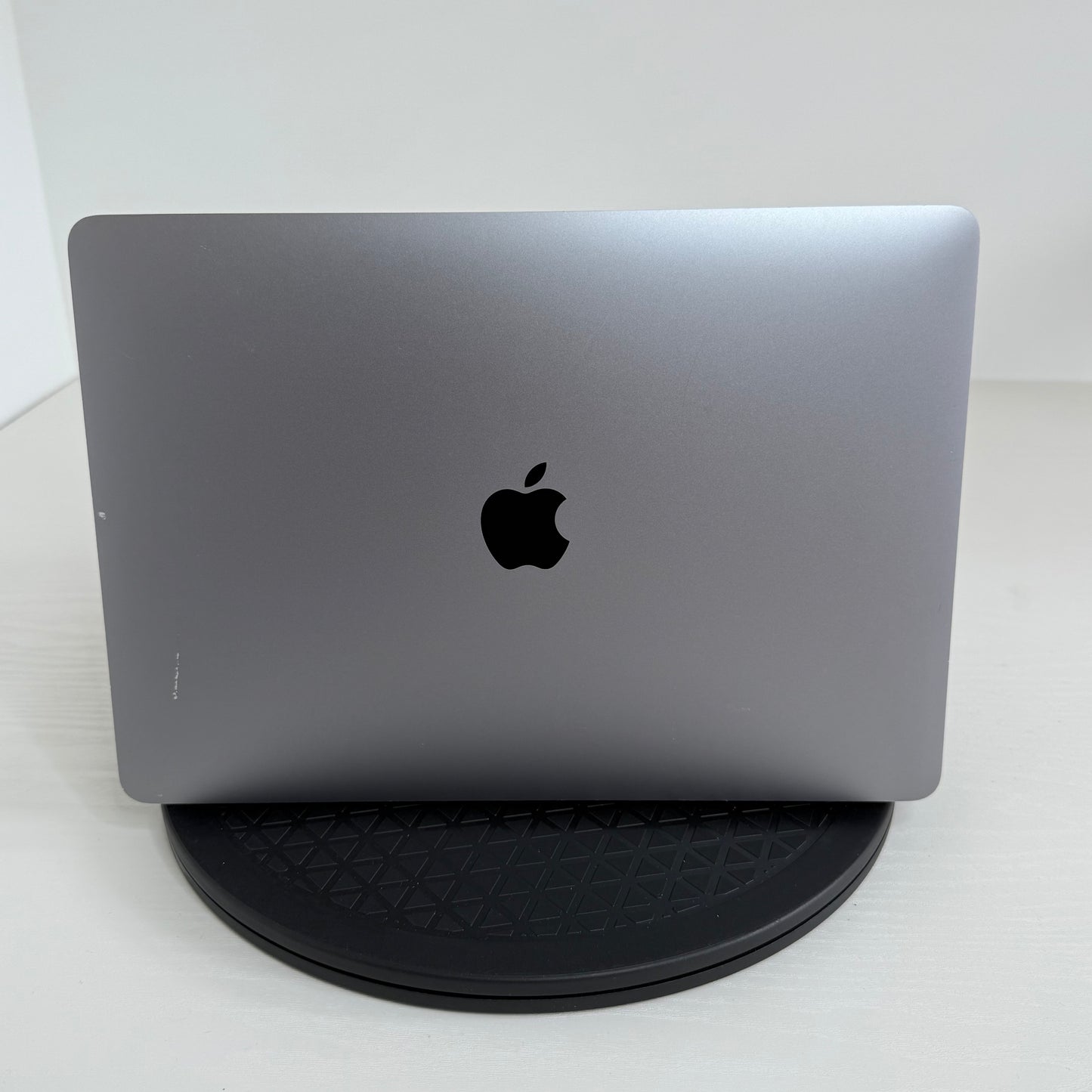Apple MacBook Pro 13" (2020) M1 | 8-Core CPU 8-Core GPU | 16GB | 1TB SSD | Grey | GRADE B