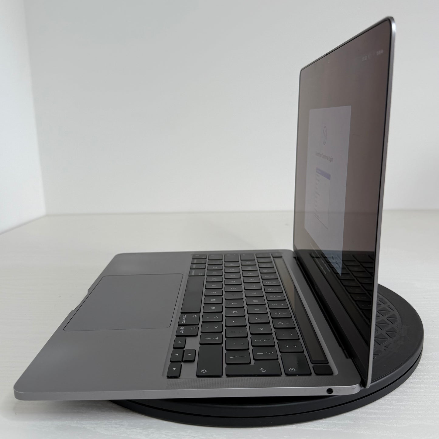 Apple MacBook Pro 13" (2020) M1 | 8-Core CPU 8-Core GPU | 16GB | 1TB SSD | Grey | GRADE B