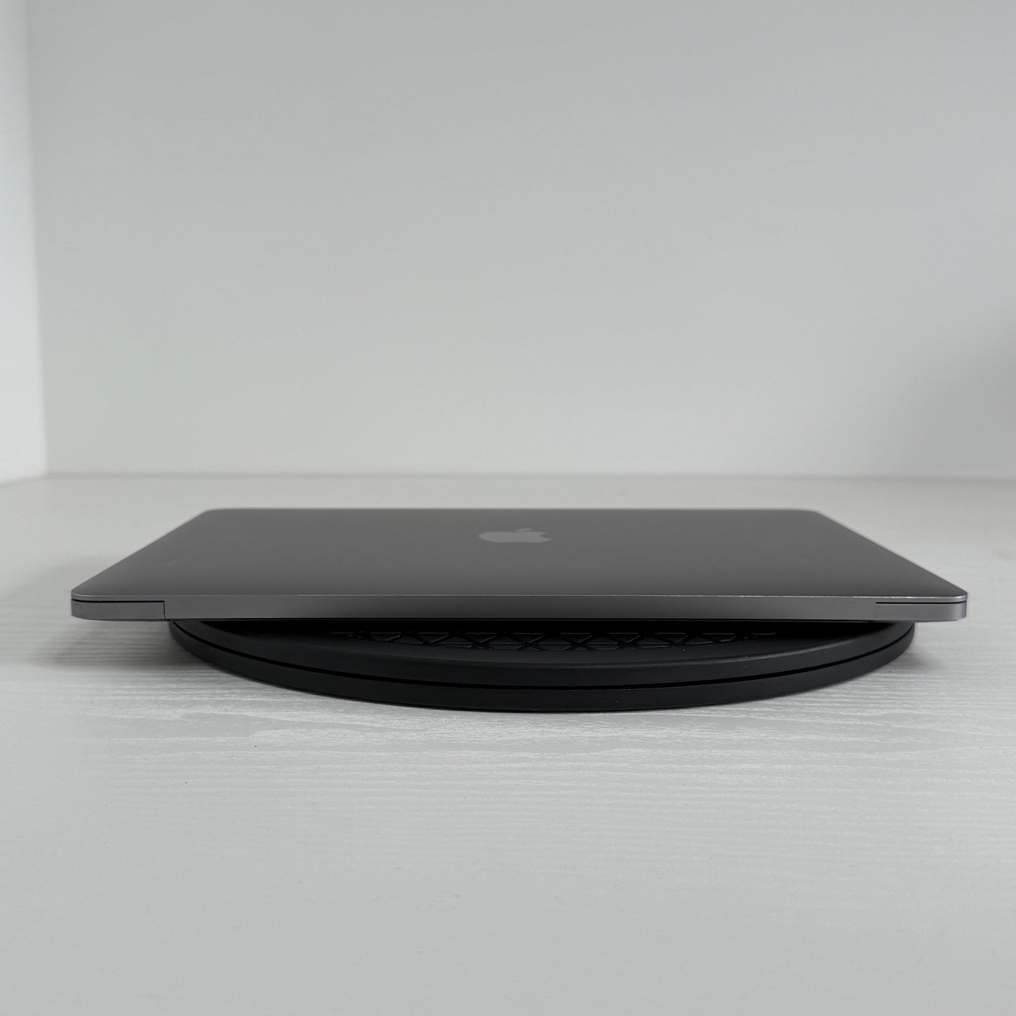 Apple MacBook Pro 13" (2020) M1 | 8-Core CPU 8-Core GPU | 16GB | 1TB SSD | Grey | GRADE B