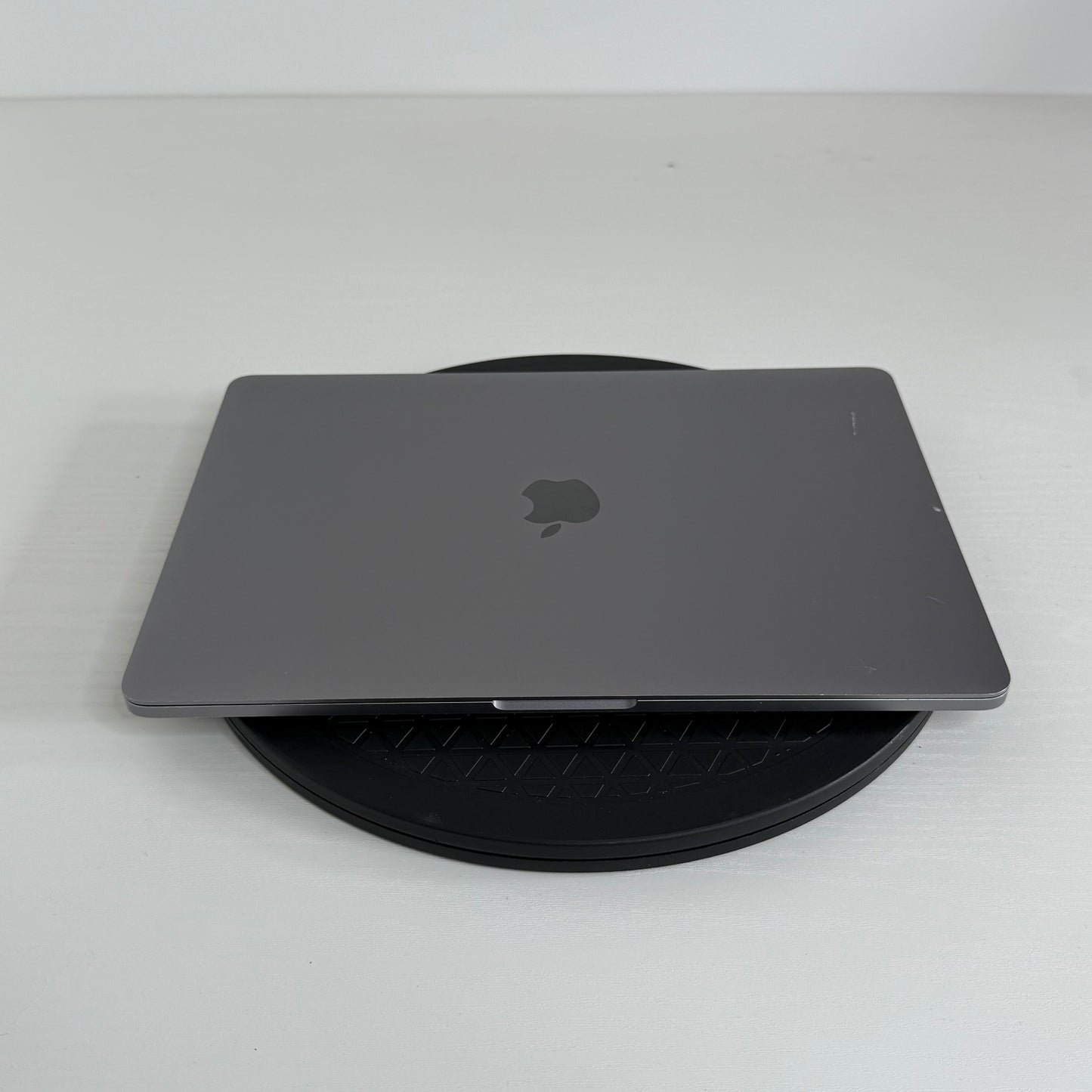 Apple MacBook Pro 13" (2020) M1 | 8-Core CPU 8-Core GPU | 16GB | 1TB SSD | Grey | GRADE B
