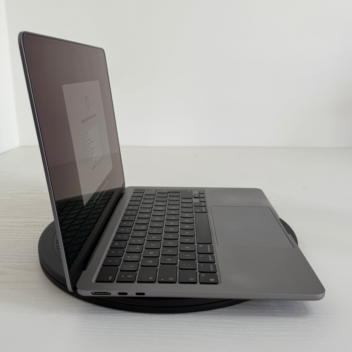 Apple MacBook Air 13-inch (2022) M2 Chip 8-Core CPU 8-Core GPU 8GB RAM 256GB SSD Space Gray  Grade B refurbished MacBook with Retina display, slim unibody design, and Phone check Certified quality guarantee