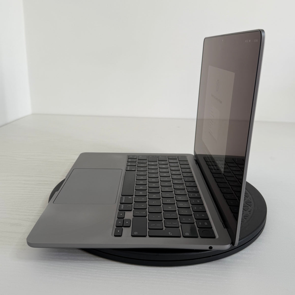 Apple MacBook Air 13-inch (2022) M2 Chip 8-Core CPU 8-Core GPU 8GB RAM 256GB SSD Space Gray  Grade B refurbished MacBook with Retina display, slim unibody design, and Phone check Certified quality guarantee