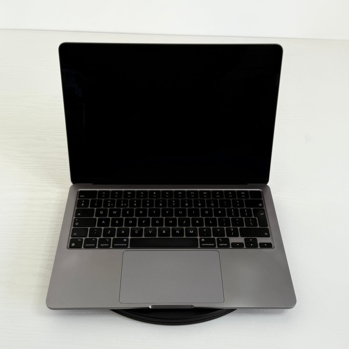 Apple MacBook Air 13-inch (2022) M2 Chip 8-Core CPU 8-Core GPU 8GB RAM 256GB SSD Space Gray  Grade B refurbished MacBook with Retina display, slim unibody design, and Phone check Certified quality guarantee