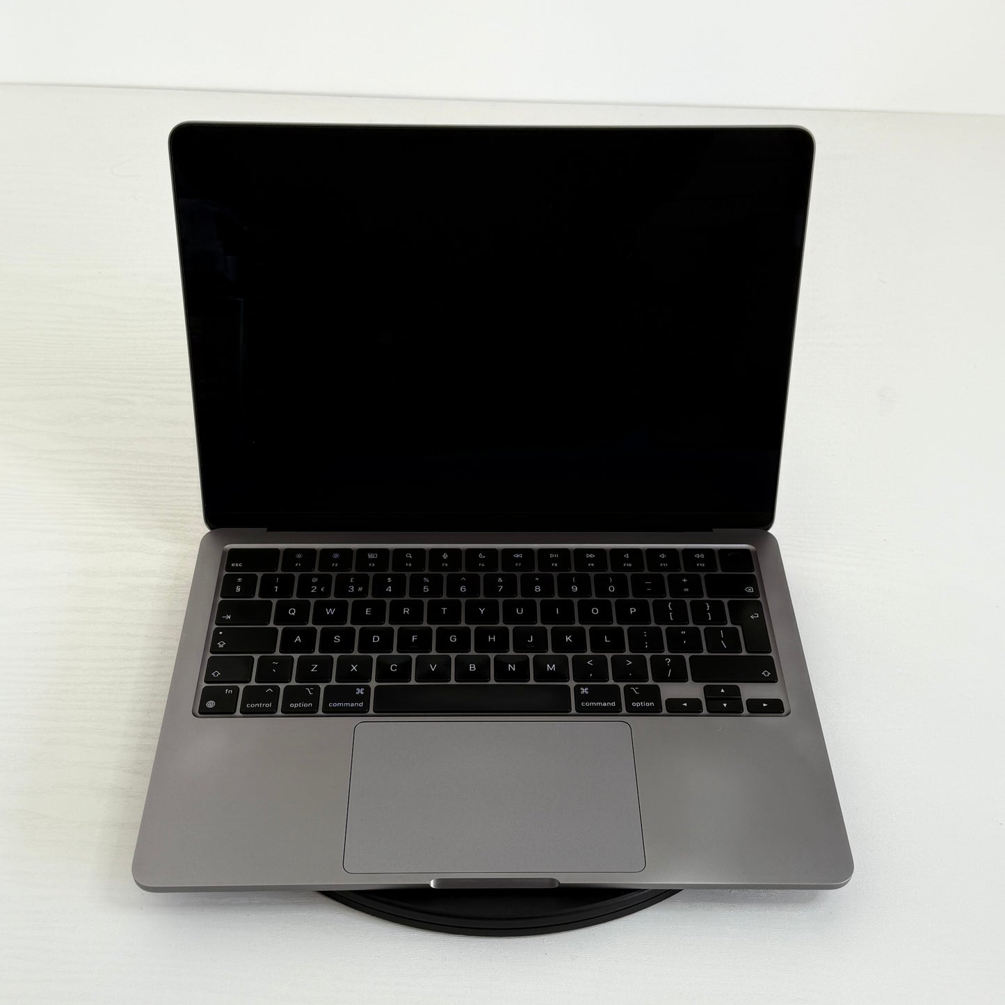 Apple MacBook Air 13" (2022) M2 | 8-Core CPU 8-Core GPU | 8GB | 256GB | Grey | GRADE B