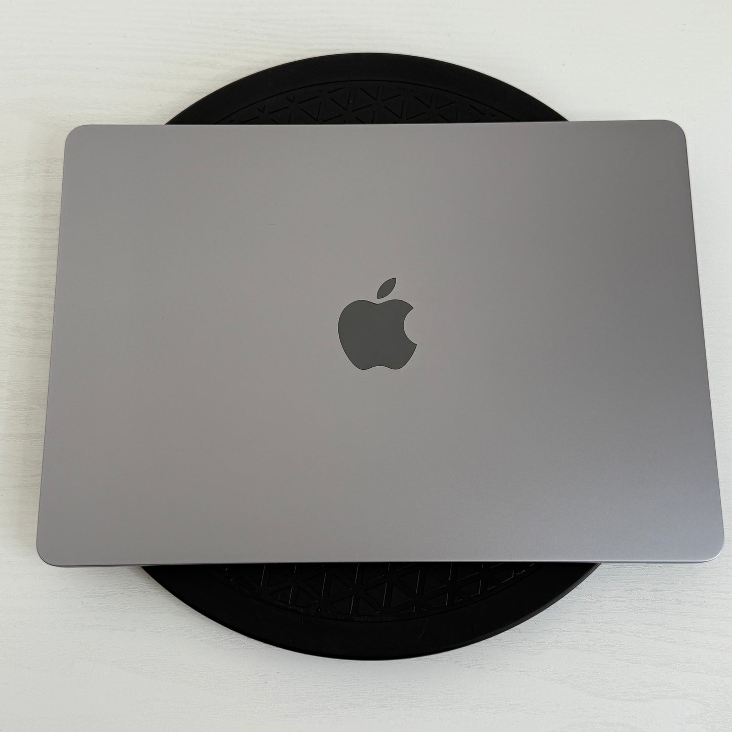 Apple MacBook Air 13" (2022) M2 | 8-Core CPU 8-Core GPU | 8GB | 256GB | Grey | GRADE B