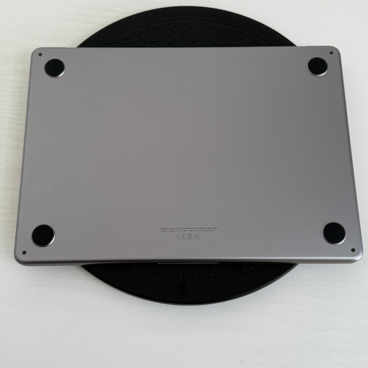 Apple MacBook Air 13-inch (2022) M2 Chip 8-Core CPU 8-Core GPU 8GB RAM 256GB SSD Space Gray  Grade B refurbished MacBook with Retina display, slim unibody design, and Phone check Certified quality guarantee