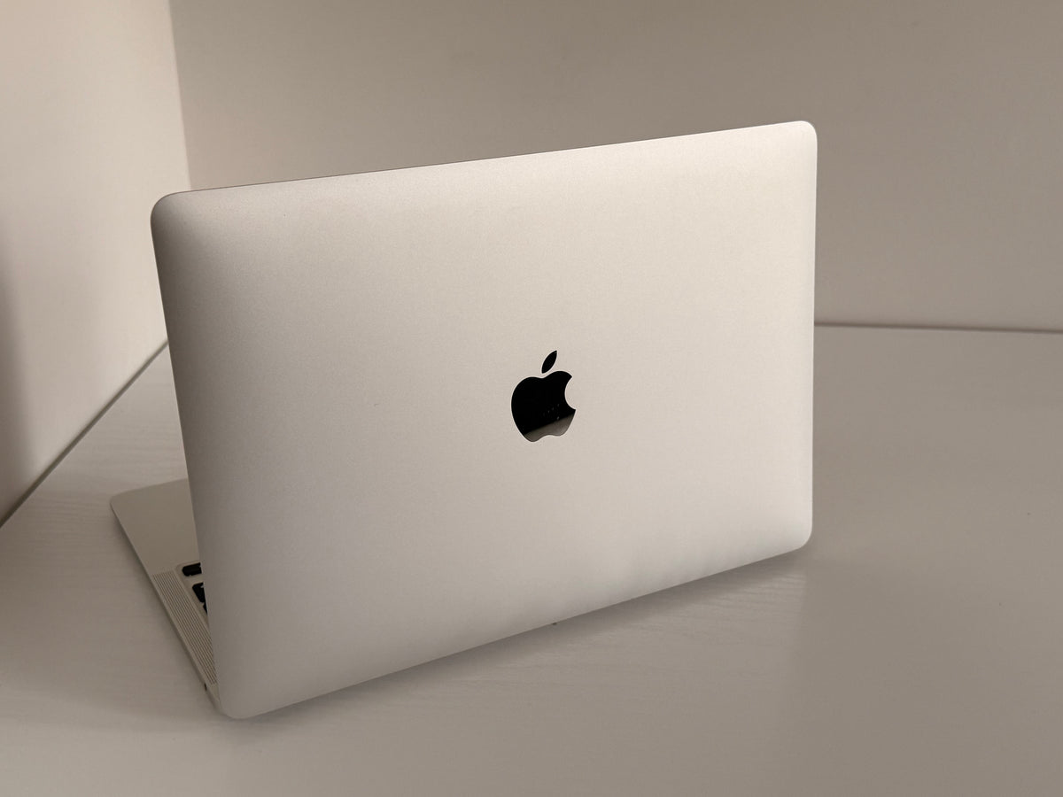Apple MacBook Air 13-inch (2020) 10th Gen Intel Core i5 8GB RAM 512GB SSD Silver Grade A refurbished MacBook laptop with Retina display, slim aluminum design, and Phone check Certified quality assurance