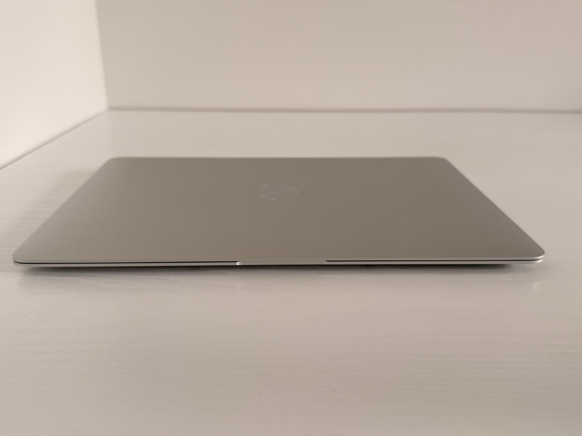 Apple MacBook Air 13-inch (2020) 10th Gen Intel Core i5 8GB RAM 512GB SSD Silver Grade A refurbished MacBook laptop with Retina display, slim aluminum design, and Phone check Certified quality assurance