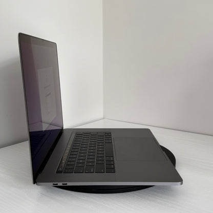 Apple MacBook Pro 15" (2017) i7 | Radeon Pro 555 | 16GB | 256GB SSD | Space Grey | Grade B