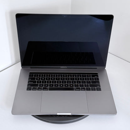 Apple MacBook Pro 15" (2017) i7 | Radeon Pro 555 | 16GB | 256GB SSD | Space Grey | Grade B