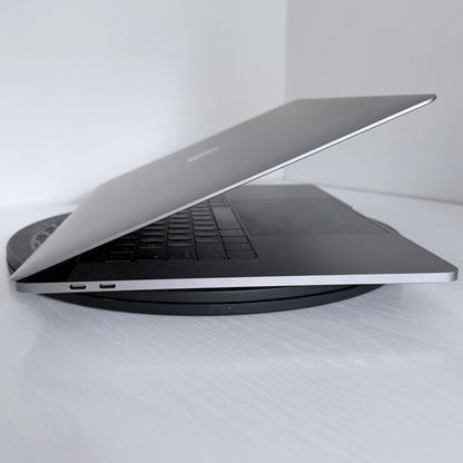 Apple MacBook Pro 15" (2017) i7 | Radeon Pro 555 | 16GB | 256GB SSD | Space Grey | Grade B