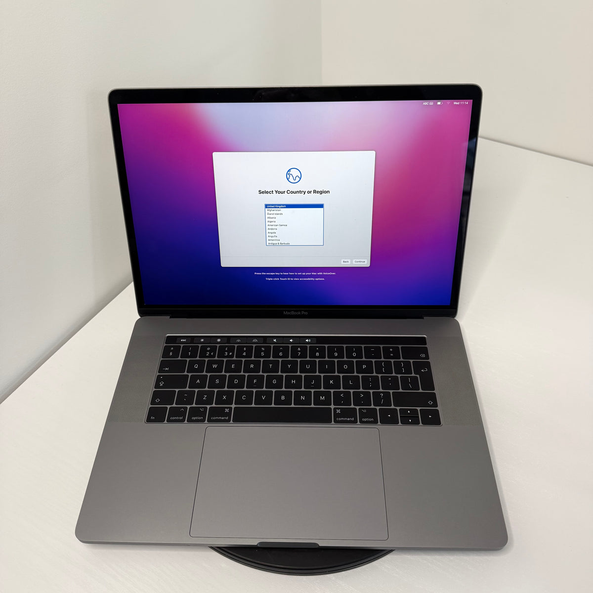 Apple MacBook Pro 15" (2017) i7 | Radeon Pro 555 | 16GB | 256GB SSD | Space Grey | Grade B