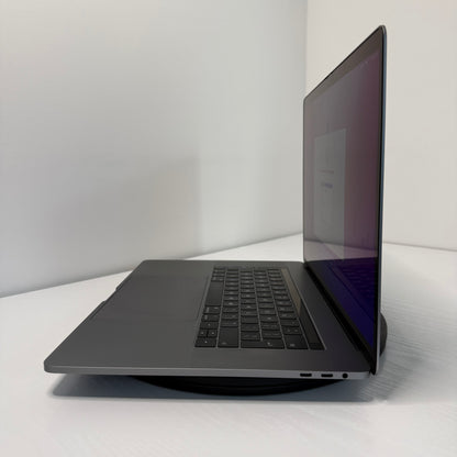 Apple MacBook Pro 15" (2017) i7 | Radeon Pro 555 | 16GB | 256GB SSD | Space Grey | Grade B