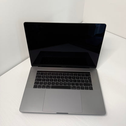 Apple MacBook Pro 15" (2017) i7 | Radeon Pro 555 | 16GB | 256GB SSD | Space Grey | Grade B