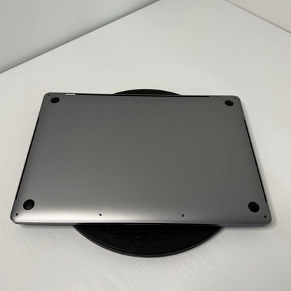 Apple MacBook Pro 15" (2017) i7 | Radeon Pro 555 | 16GB | 256GB SSD | Space Grey | Grade B