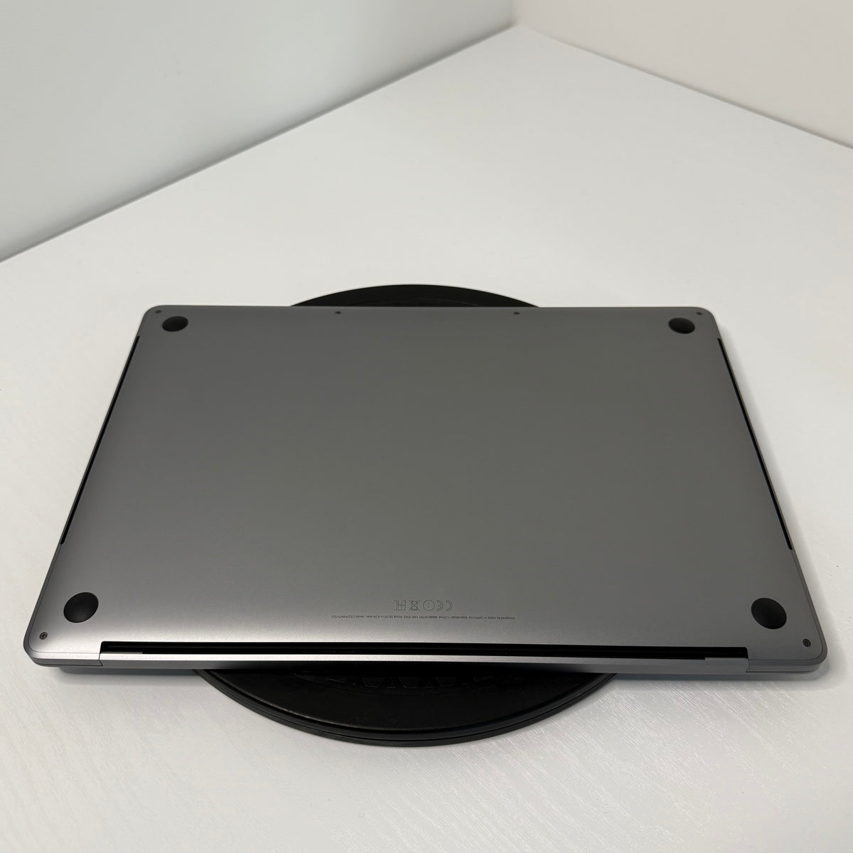 Apple MacBook Pro 15" (2017) i7 | Radeon Pro 555 | 16GB | 256GB SSD | Space Grey | Grade B