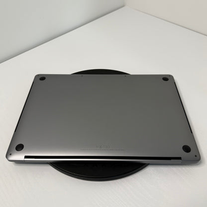 Apple MacBook Pro 15" (2017) i7 | Radeon Pro 555 | 16GB | 256GB SSD | Space Grey | Grade B
