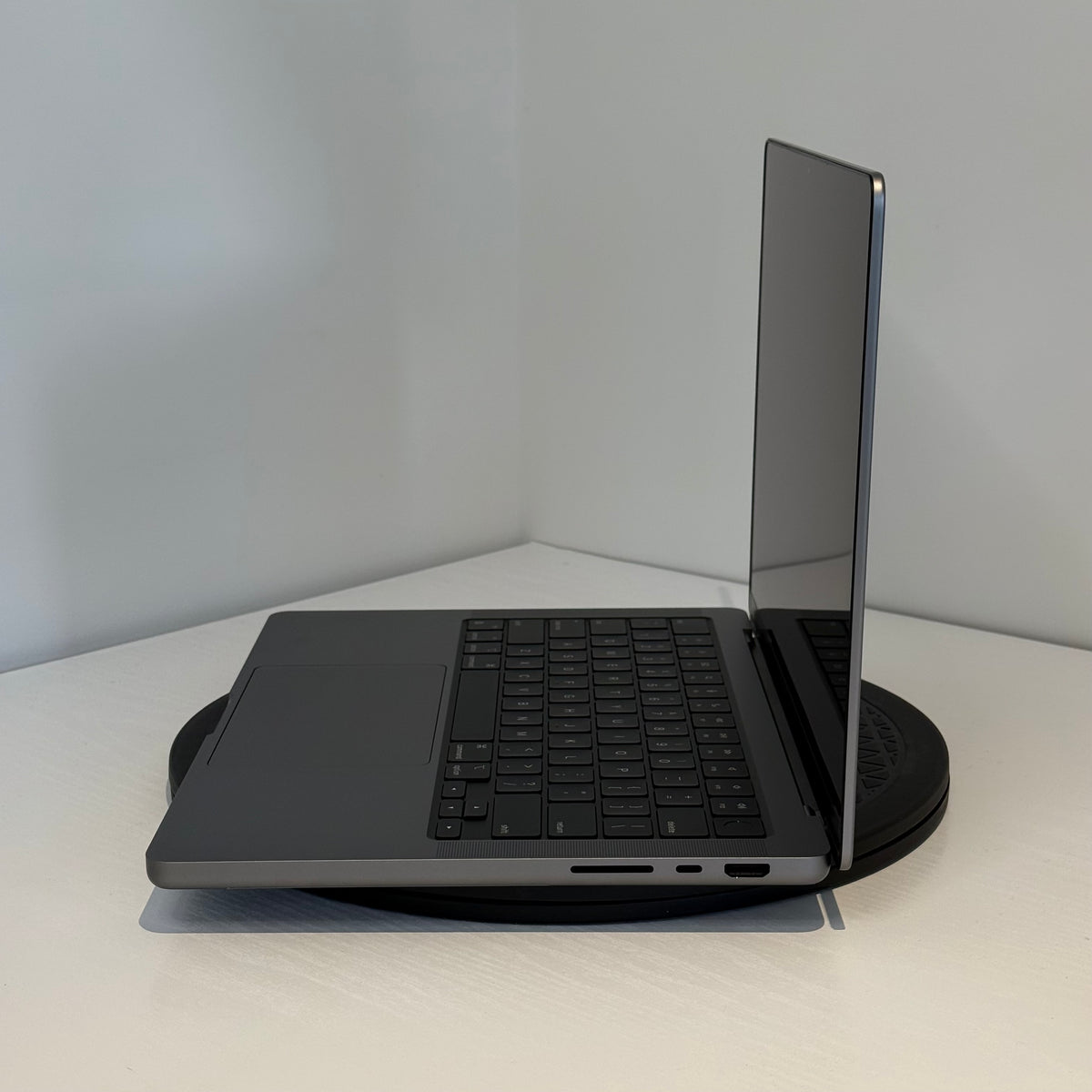 Apple MacBook Pro 14" (2023) M2 Pro | 16GB | 1TB | Space Grey | Grade A