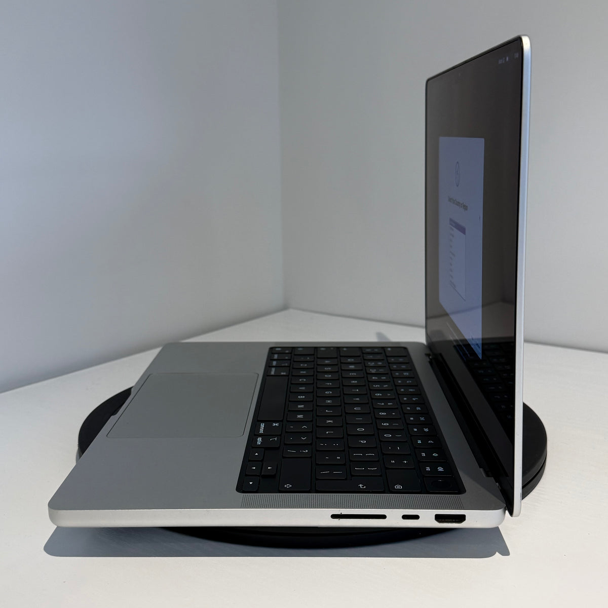 Apple MacBook Pro 14" (2021) M1 Pro | 10-Core CPU 16-Core GPU | 16GB RAM | 1TB SSD | Silver | Grade B