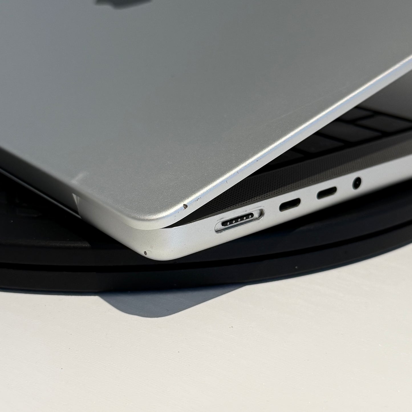 Apple MacBook Pro 14" (2021) M1 Pro | 10-Core CPU 16-Core GPU | 16GB RAM | 1TB SSD | Silver | Grade B