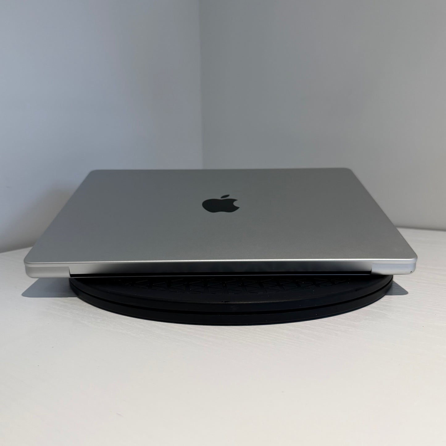 Apple MacBook Pro 14" (2021) M1 Pro | 10-Core CPU 16-Core GPU | 16GB RAM | 1TB SSD | Silver | Grade B