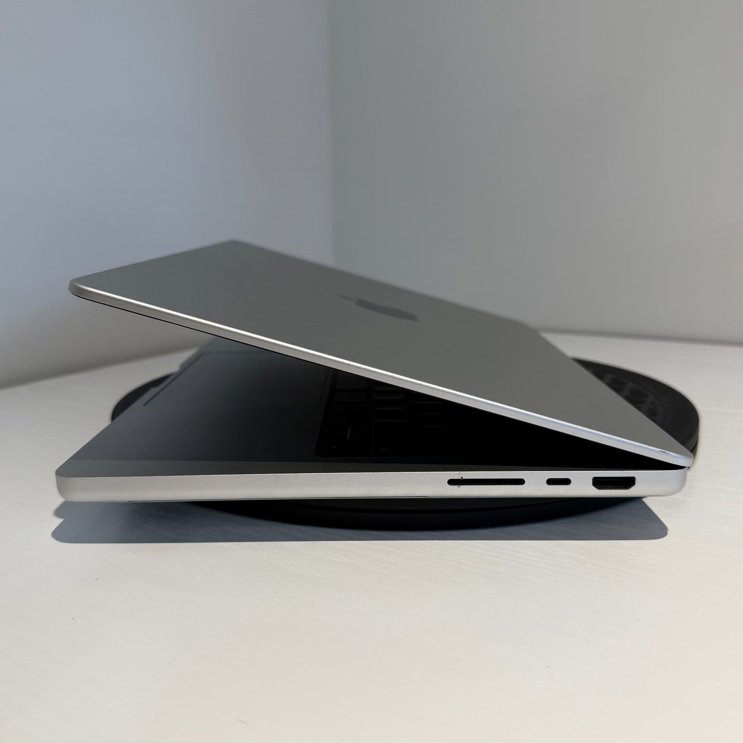 Apple MacBook Pro 14" (2021) M1 Pro | 10-Core CPU 16-Core GPU | 16GB RAM | 1TB SSD | Silver | Grade B