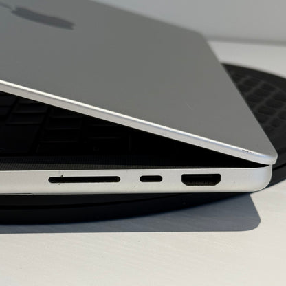 Apple MacBook Pro 14" (2021) M1 Pro | 10-Core CPU 16-Core GPU | 16GB RAM | 1TB SSD | Silver | Grade B