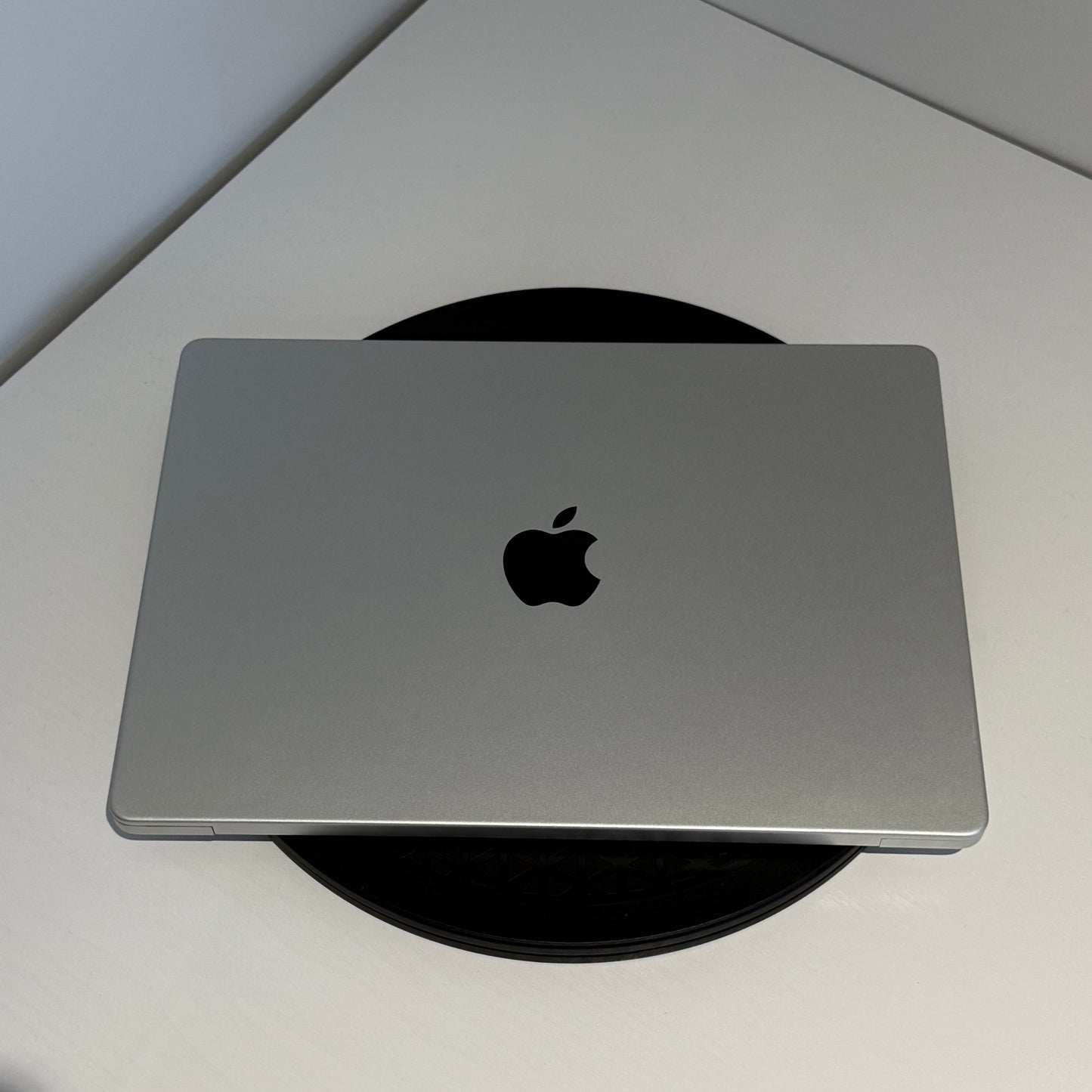 Apple MacBook Pro 14" (2021) M1 Pro | 10-Core CPU 16-Core GPU | 16GB RAM | 1TB SSD | Silver | Grade B