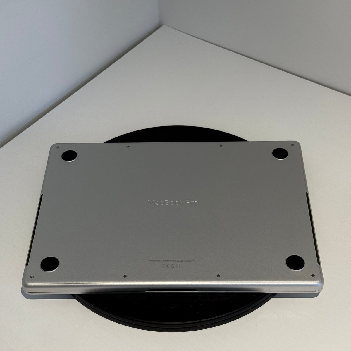 Apple MacBook Pro 14" (2021) M1 Pro | 10-Core CPU 16-Core GPU | 16GB RAM | 1TB SSD | Silver | Grade B