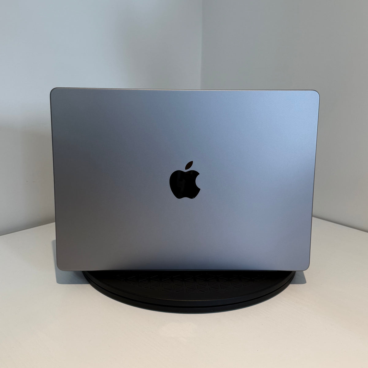 Apple MacBook Pro 14" (2021) M1 Pro | 10-Core CPU 16-Core GPU | 16GB RAM | 1TB SSD | Space Grey | Grade A