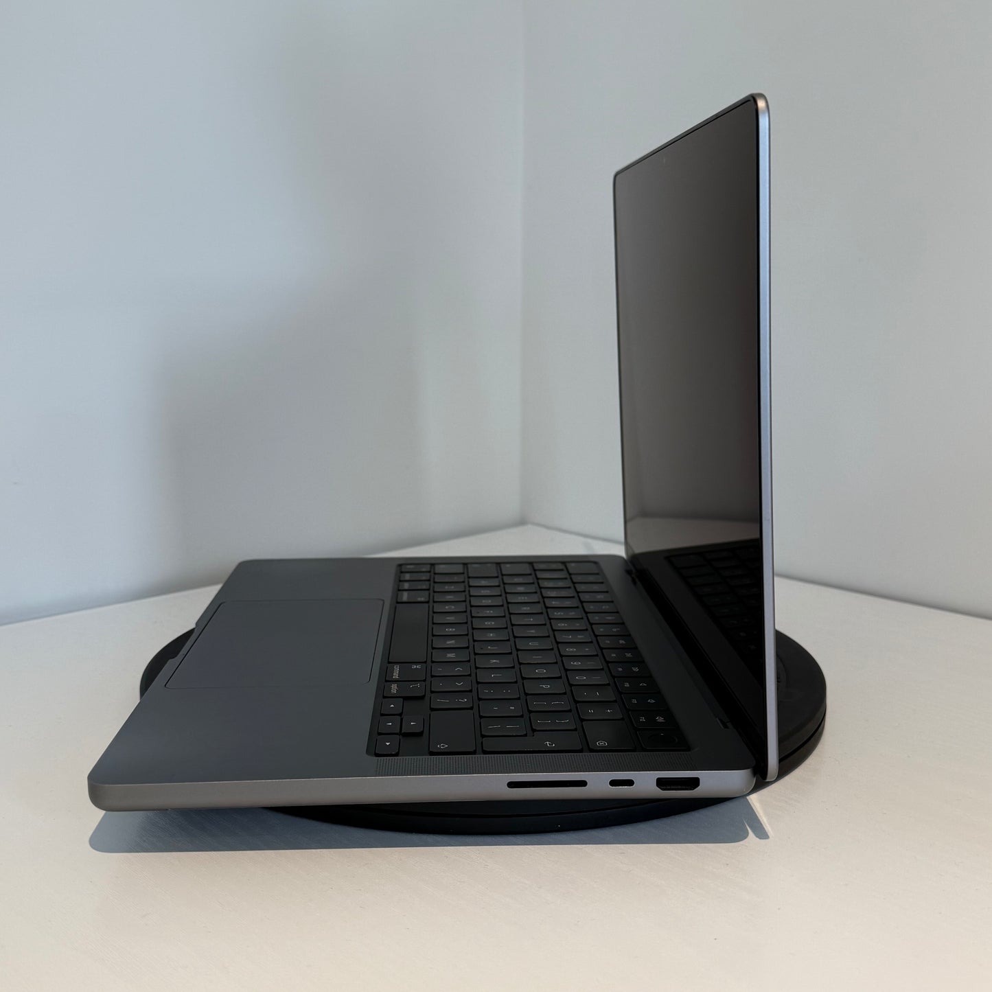 Apple MacBook Pro 14" (2021) M1 Pro | 10-Core CPU 16-Core GPU | 16GB RAM | 1TB SSD | Space Grey | Grade A