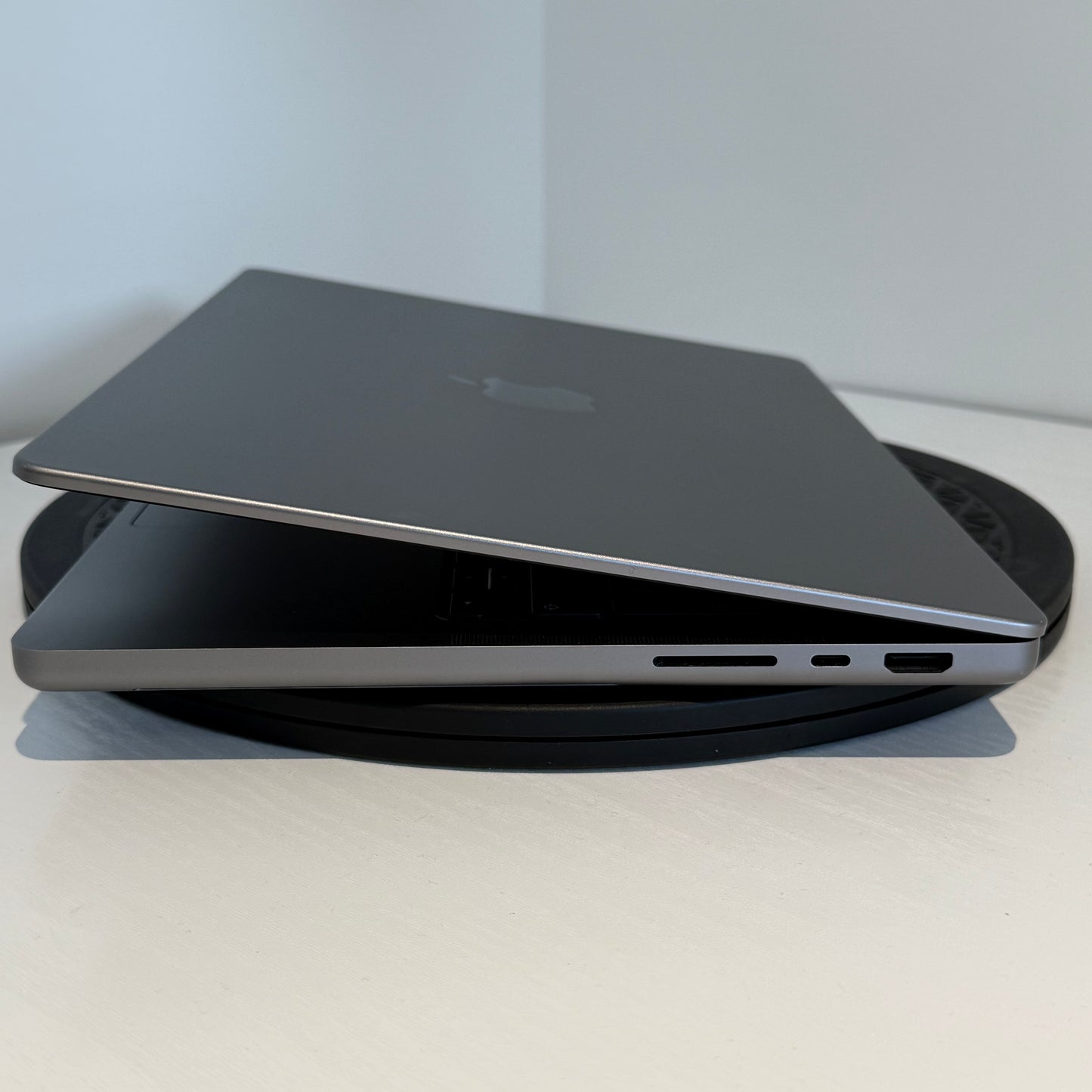 Apple MacBook Pro 14" (2021) M1 Pro | 10-Core CPU 16-Core GPU | 16GB RAM | 1TB SSD | Space Grey | Grade A