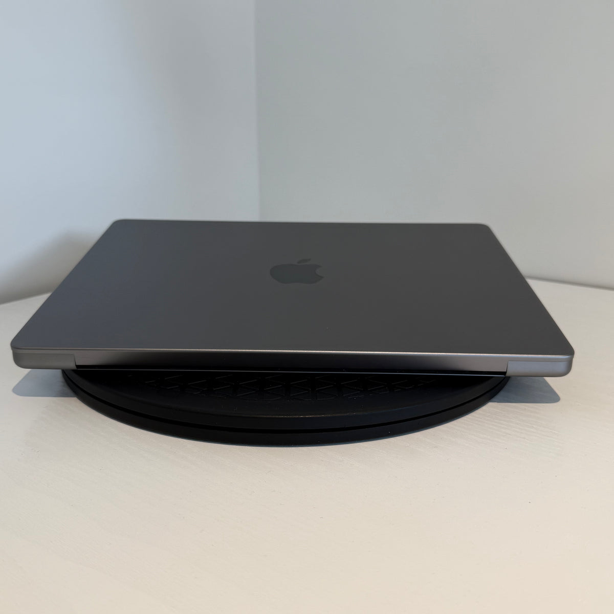 Apple MacBook Pro 14" (2021) M1 Pro | 10-Core CPU 16-Core GPU | 16GB RAM | 1TB SSD | Space Grey | Grade A