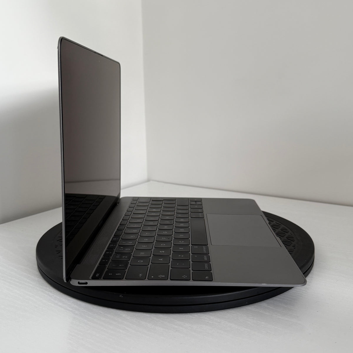 Apple MacBook 12" (2016) | Intel Core m5 | 8GB RAM | 512GB SSD | Space Grey | Grade B