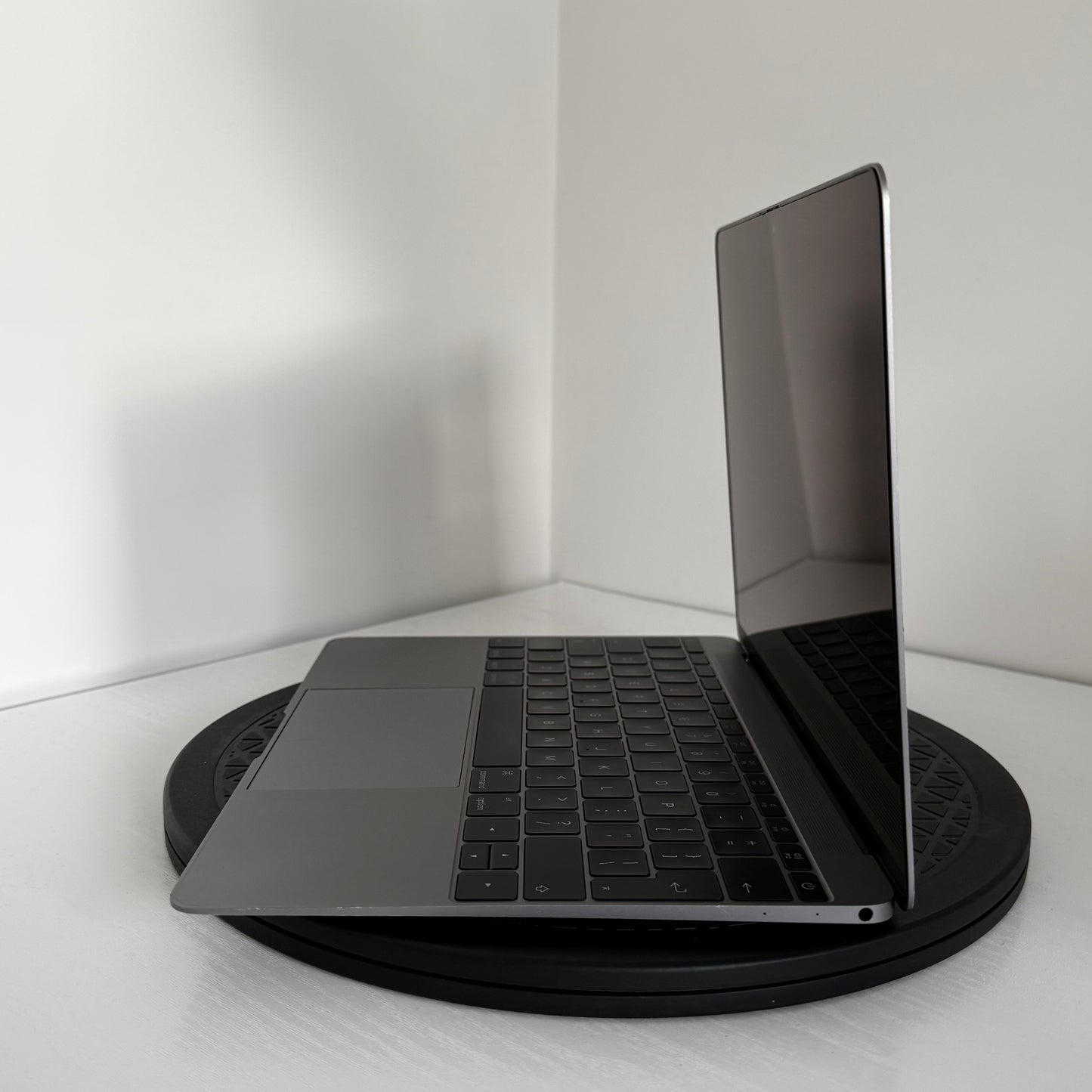 Apple MacBook 12" (2016) | Intel Core m5 | 8GB RAM | 512GB SSD | Space Grey | Grade B