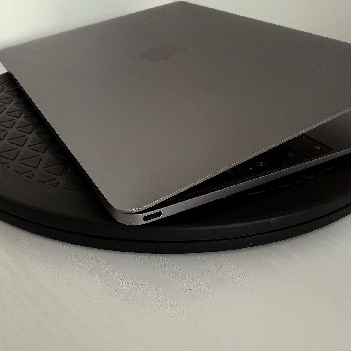 Apple MacBook 12" (2016) | Intel Core m5 | 8GB RAM | 512GB SSD | Space Grey | Grade B