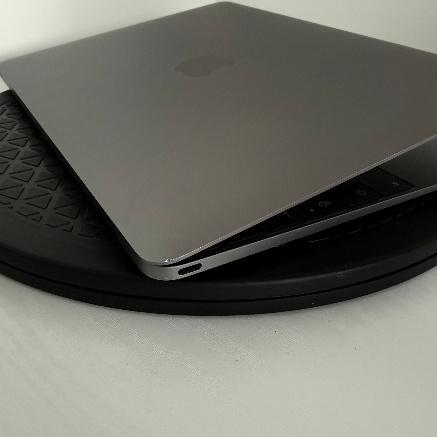 Apple MacBook 12" (2016) | Intel Core m5 | 8GB RAM | 512GB SSD | Space Grey | Grade B