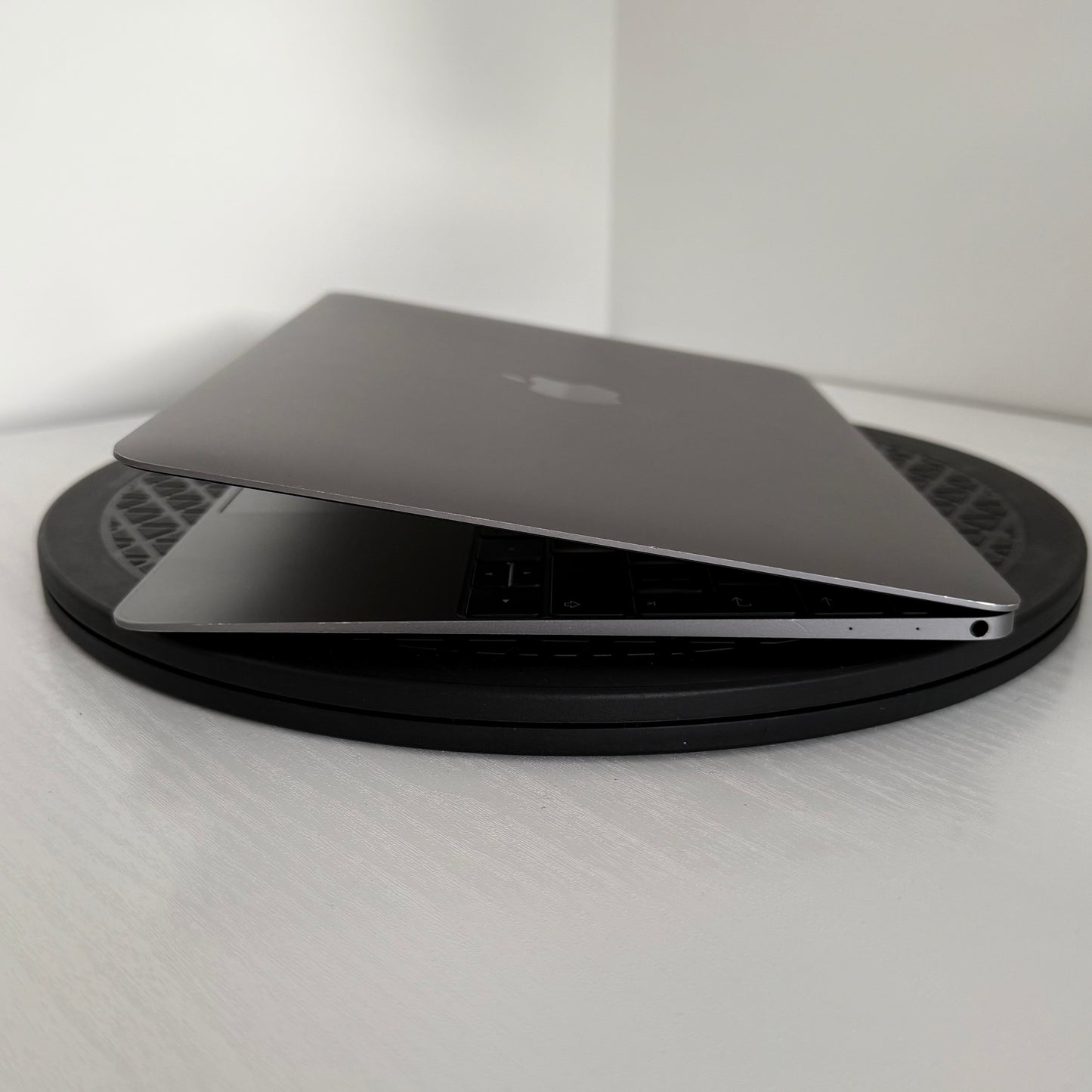 Apple MacBook 12" (2016) | Intel Core m5 | 8GB RAM | 512GB SSD | Space Grey | Grade B