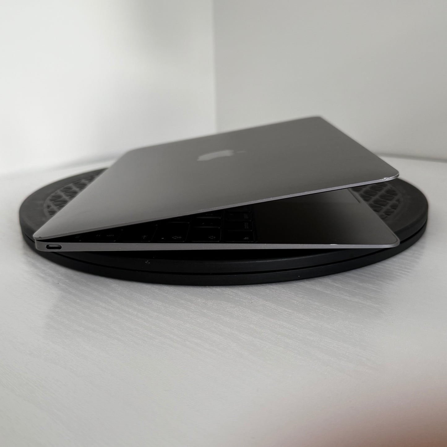 Apple MacBook 12" (2016) | Intel Core m5 | 8GB RAM | 512GB SSD | Space Grey | Grade B